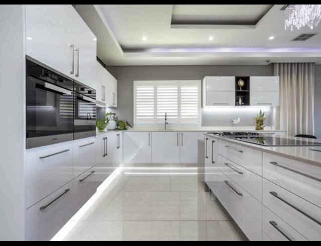 5 BEDROOM HOUSE FOR SALE IN IZINGA ESTATE